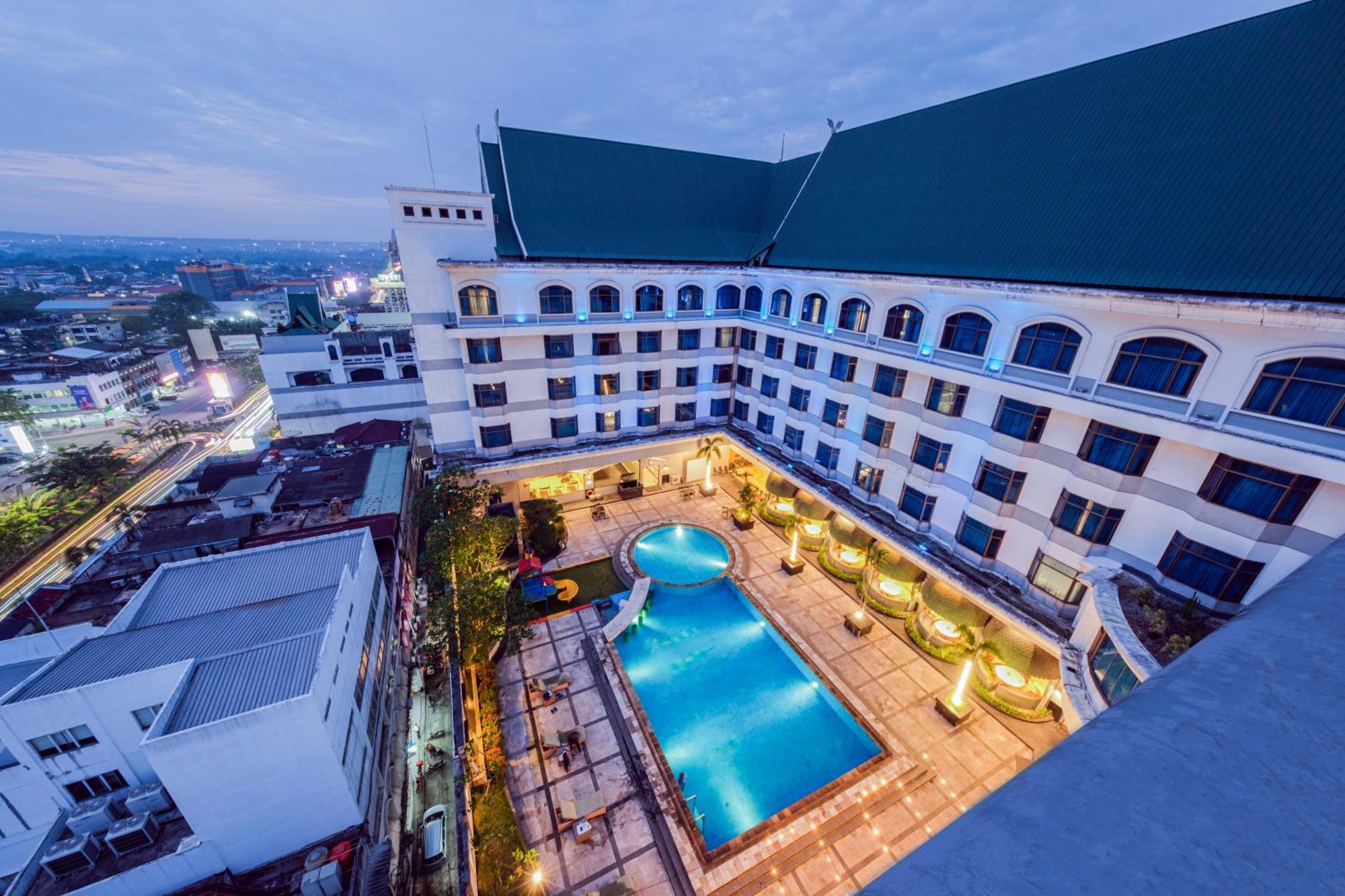 Grand Jatra Hotel Pekanbaru Εξωτερικό φωτογραφία