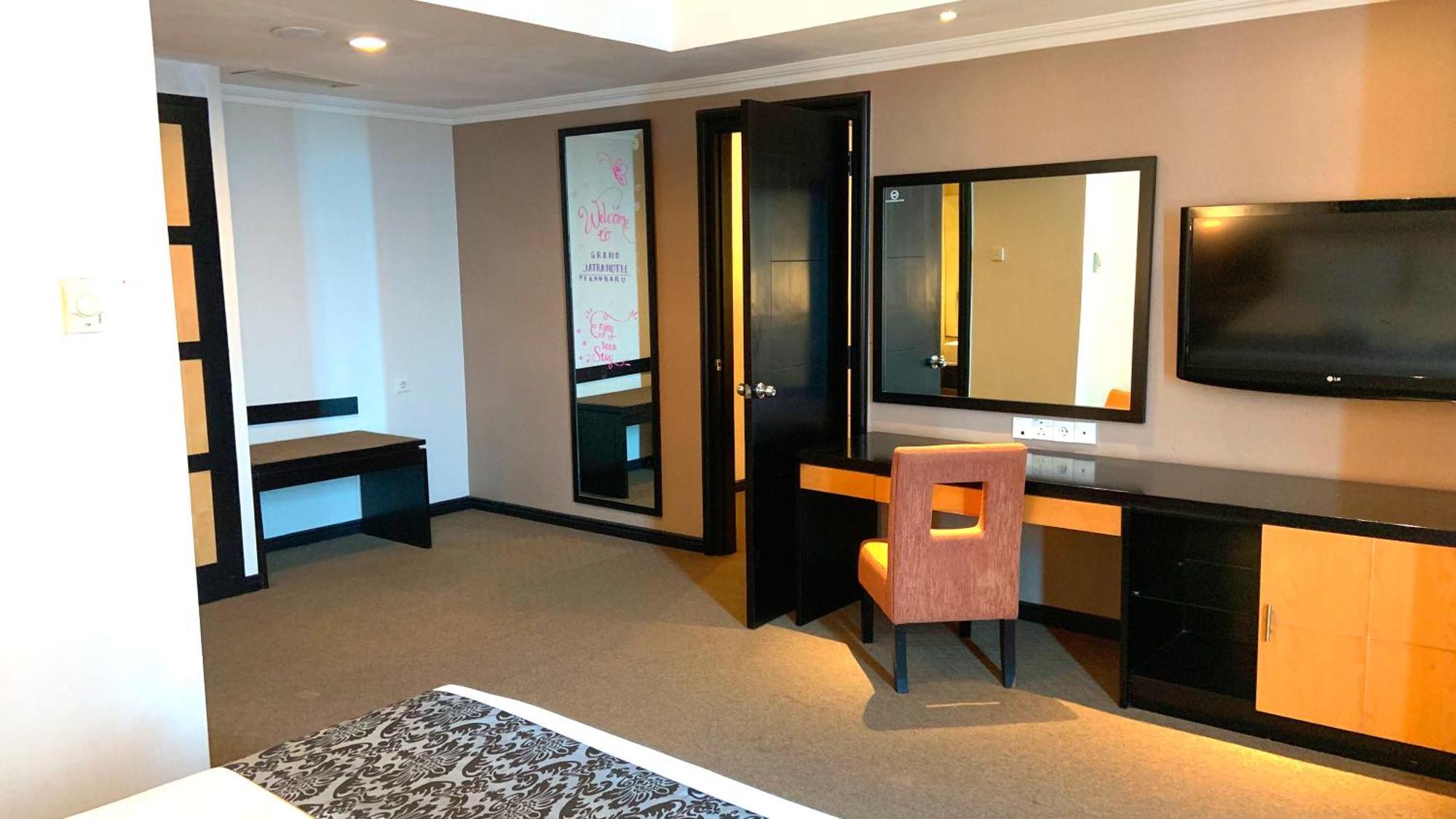 Grand Jatra Hotel Pekanbaru Εξωτερικό φωτογραφία