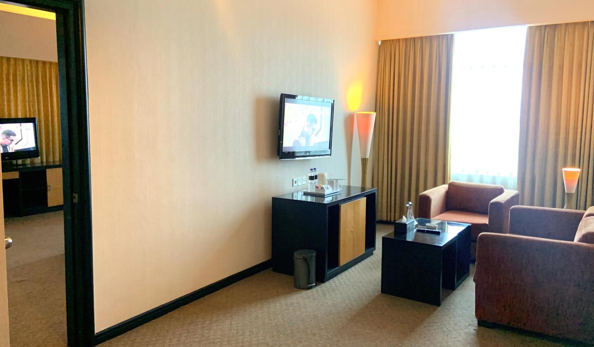Grand Jatra Hotel Pekanbaru Εξωτερικό φωτογραφία